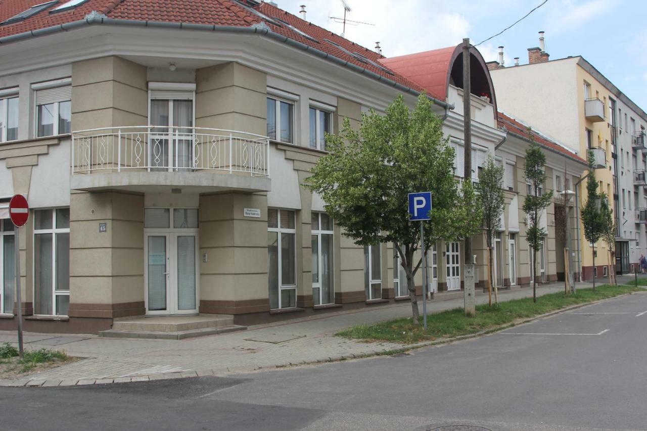 Mox Downtown Apartman Дебрецен Экстерьер фото